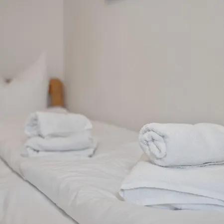 דירה Attic With Garden Access