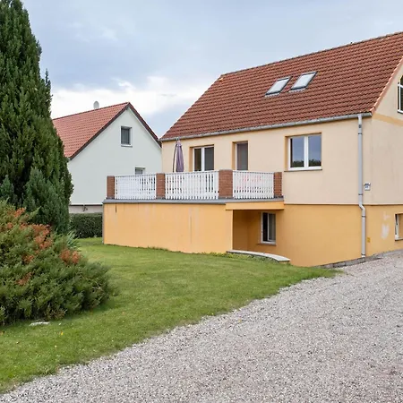 דירה Attic With Garden Access *