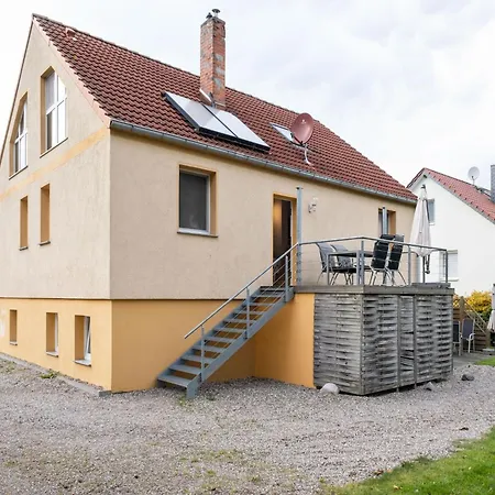 Attic With Garden Access דירה Groß Schwansee
