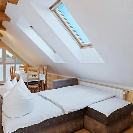 Attic With Garden Access דירה Groß Schwansee