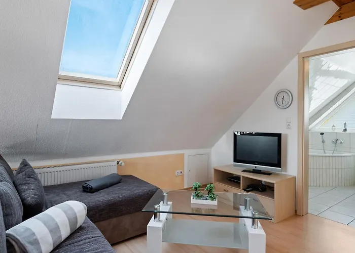 Attic With Garden Access アパート Groß Schwansee