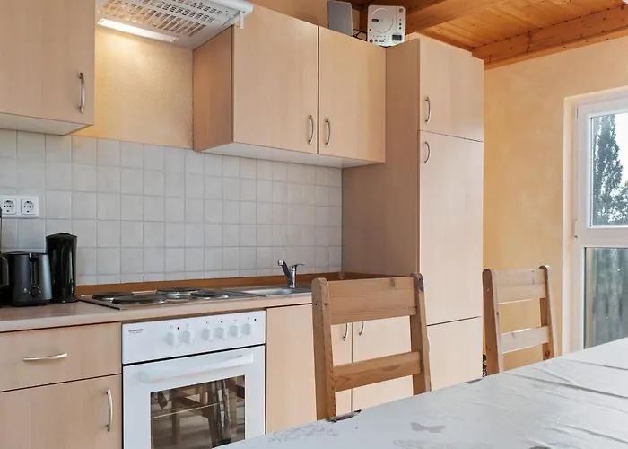 アパート Attic With Garden Access