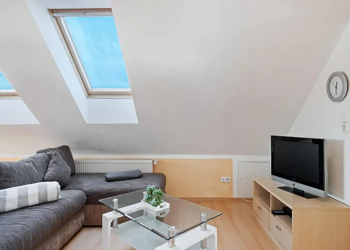 Attic With Garden Access アパート *