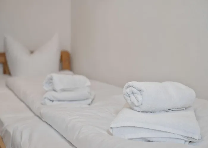 アパート Attic With Garden Access