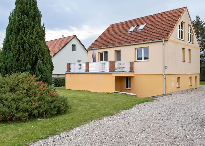 アパート Attic With Garden Access *