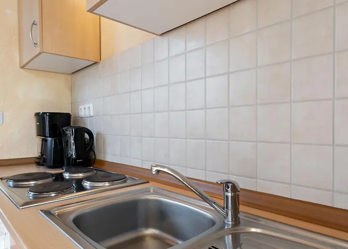 アパート Attic With Garden Access *