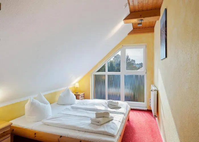 Attic With Garden Access アパート *