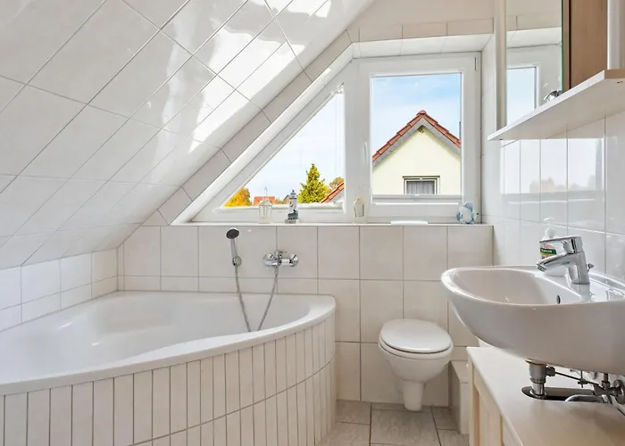 アパート Attic With Garden Access