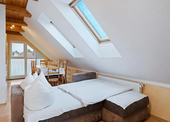 Attic With Garden Access アパート Groß Schwansee