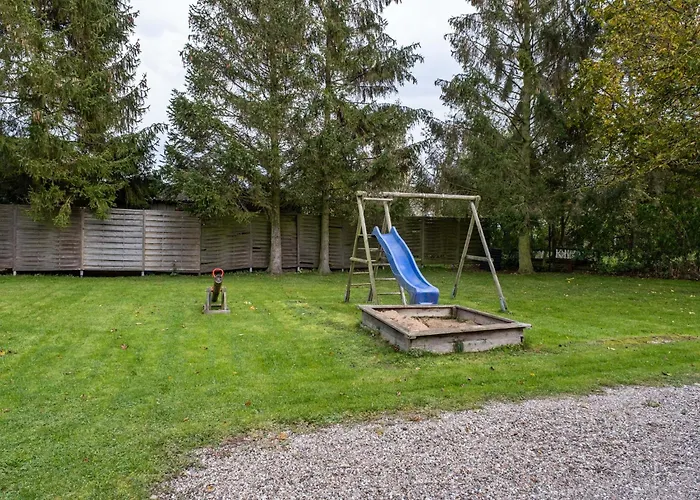 Attic With Garden Access アパート *